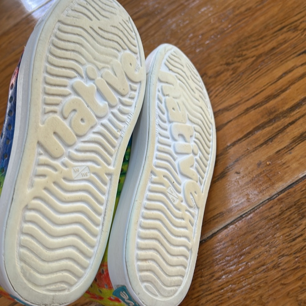 Native Jefferson Tie Dye print slip on rubber shoes. Women’s Size 6. - Picture 8 of 12